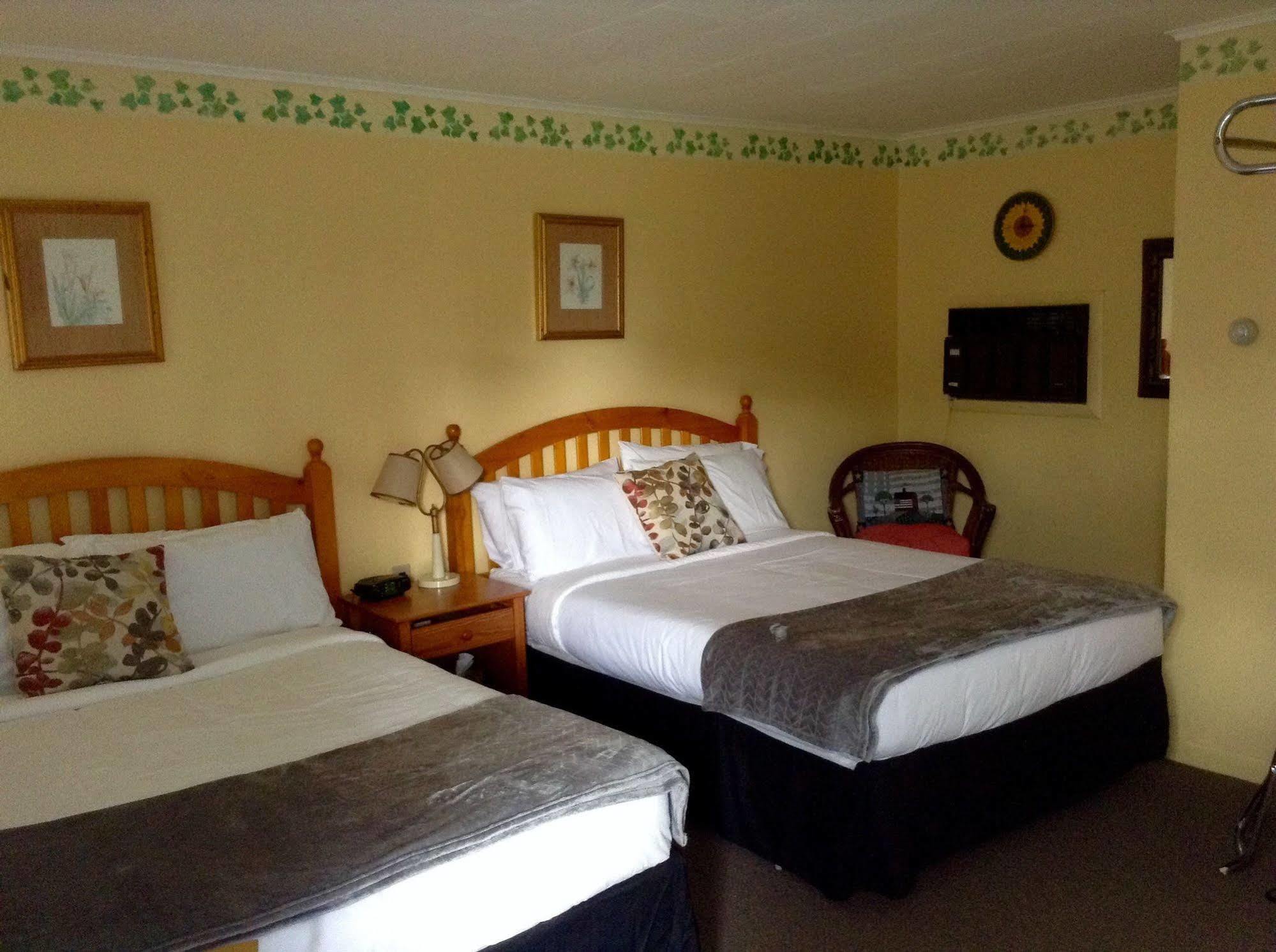 Governor'S Rock Motel Shaftsbury Bagian luar foto